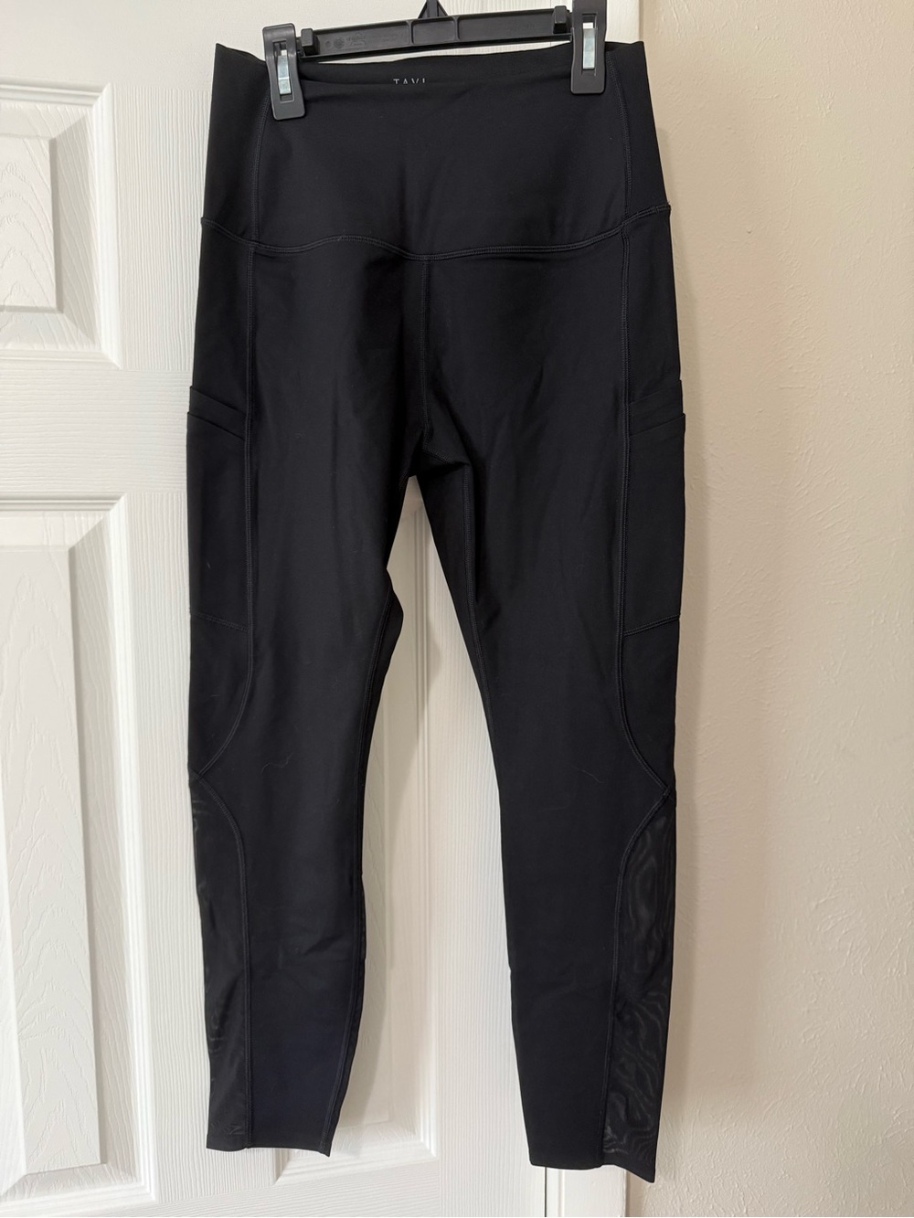 Tavi Stash & Dash 7/8 Legging size Large Black